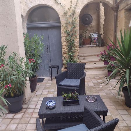 Au Gre Du Voyage Lägenhet Uzès Exteriör bild