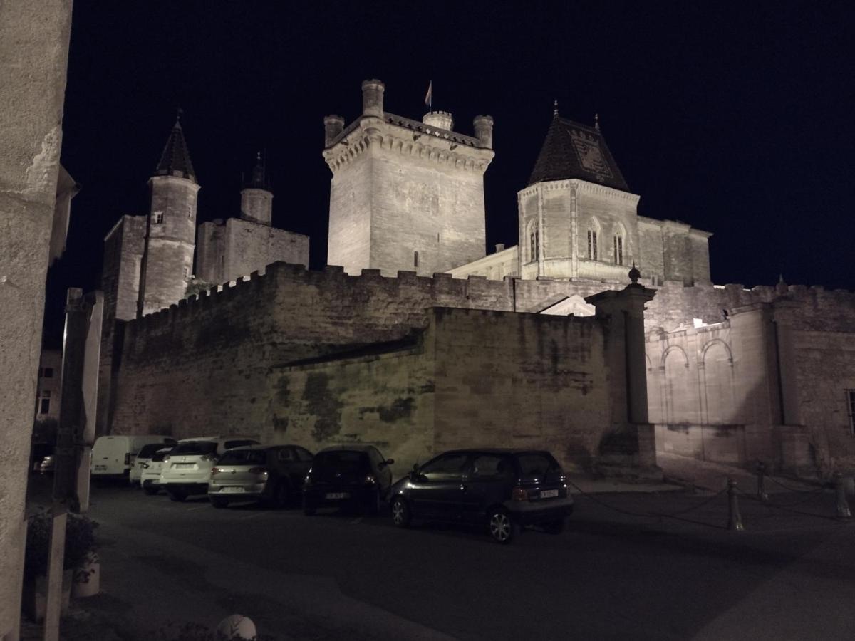 Au Gre Du Voyage Lägenhet Uzès Exteriör bild