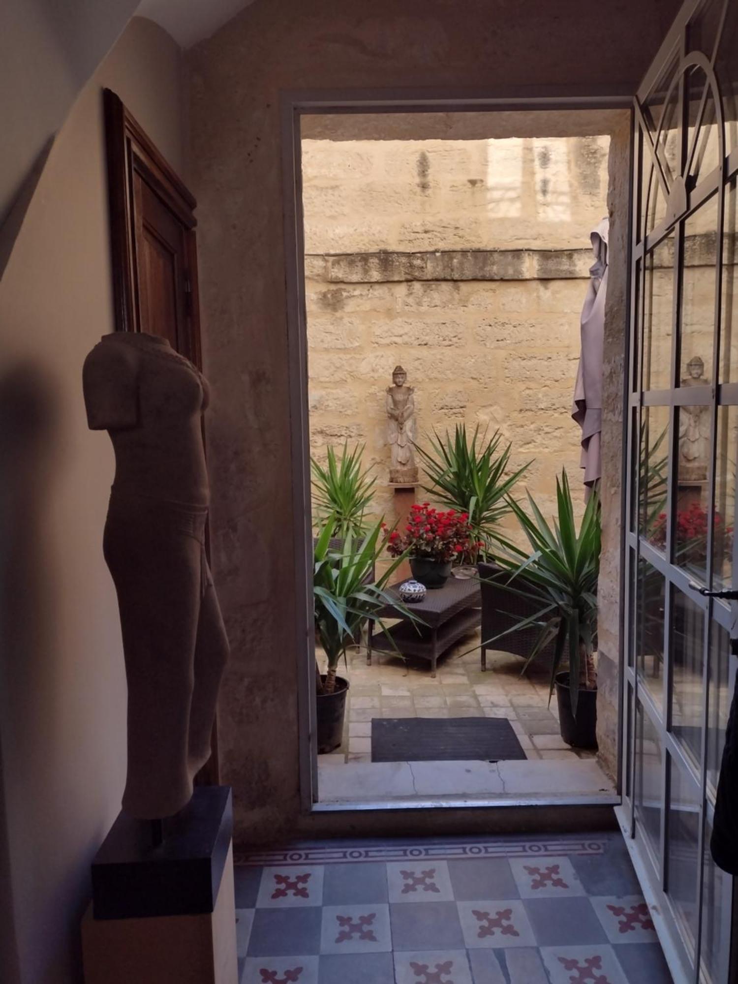 Au Gre Du Voyage Lägenhet Uzès Exteriör bild